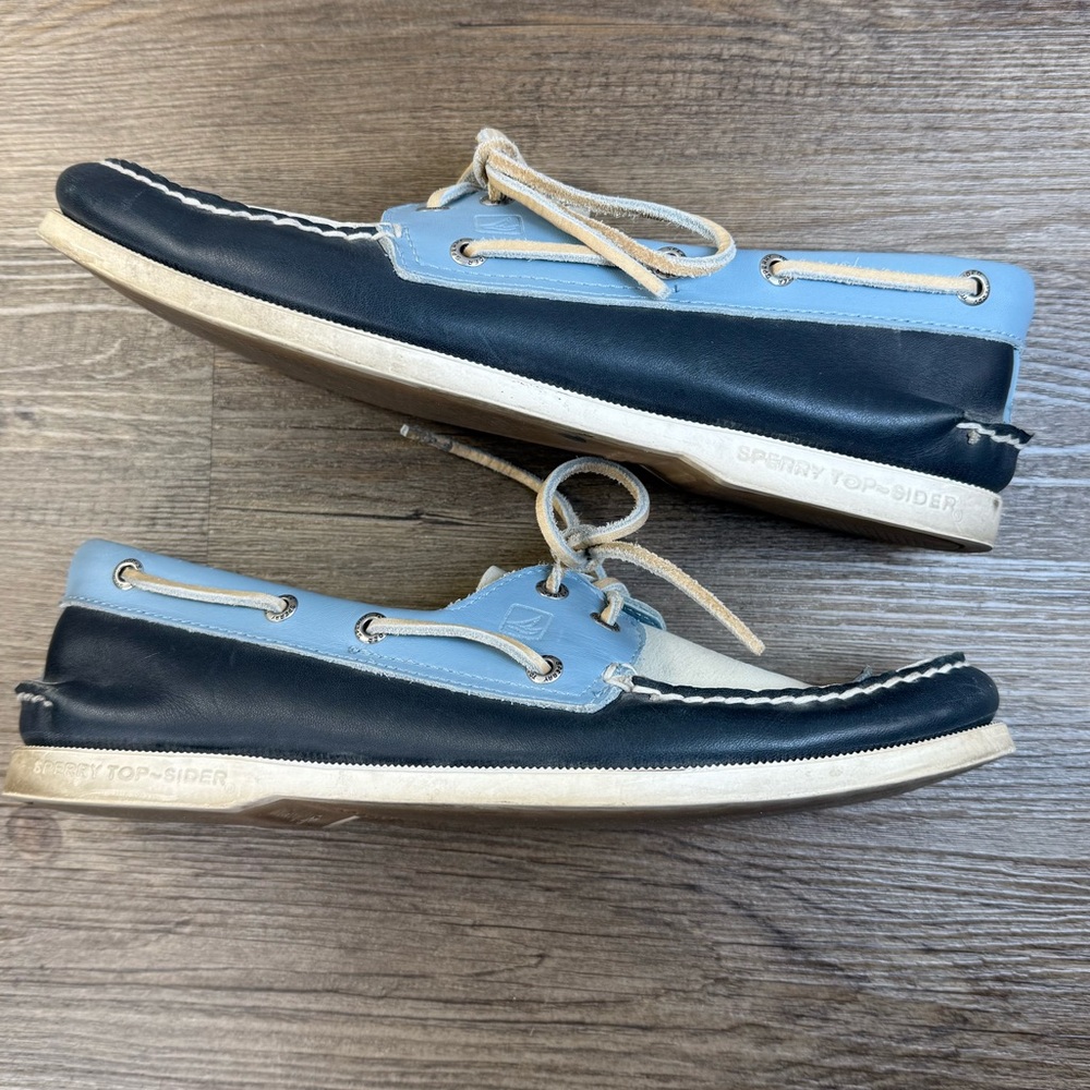 Sperry Men’s 2 Eyelet Boat Shoe, Navy, Cream, Light Blue, size 10